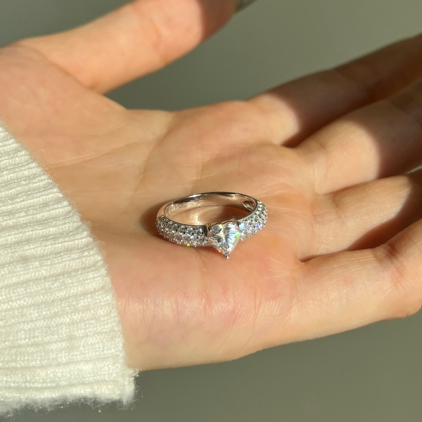 AMOR™ Starry Heart Ring