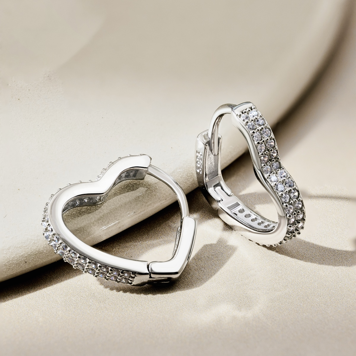 AMOR™ Pure Heart Earrings