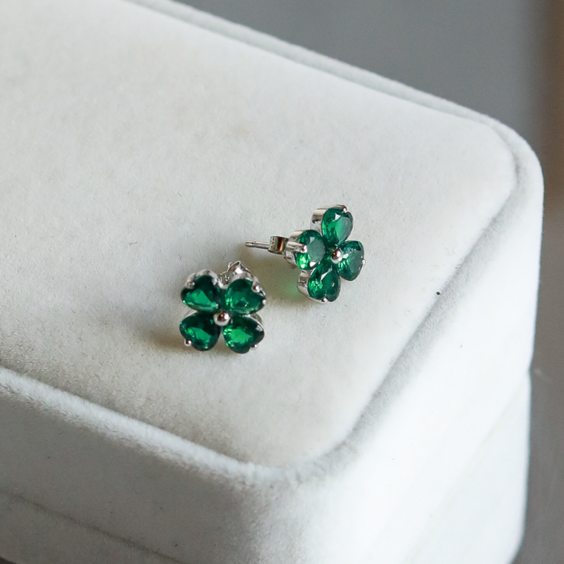 AMOR™ Quatrefoil Stud Earrings