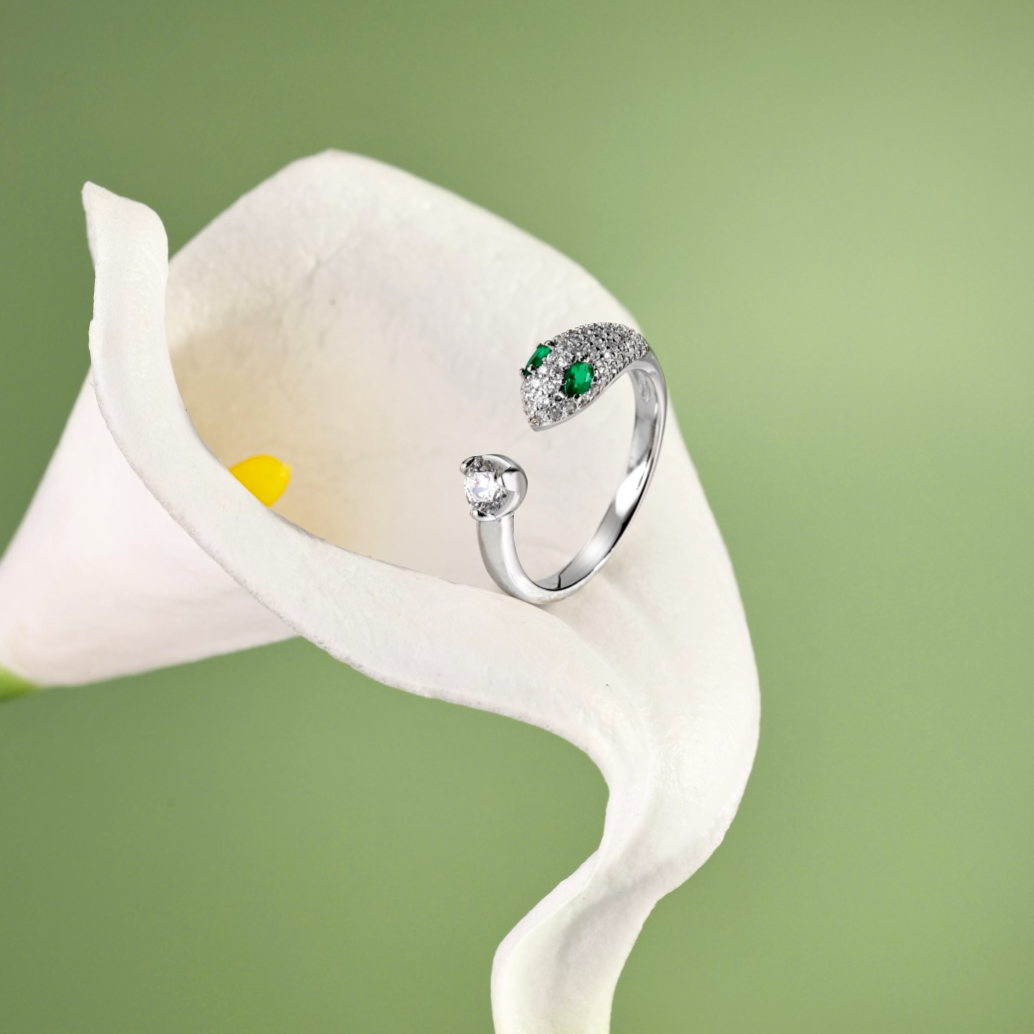 AMOR™ Serpentine Ring