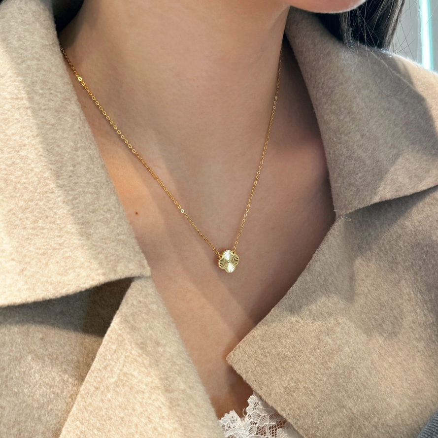 AMOR™ «Gold Clover» Necklace