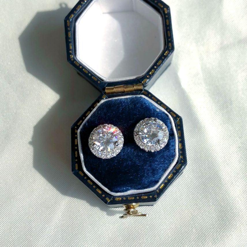 AMOR™ Selene Stud Earrings
