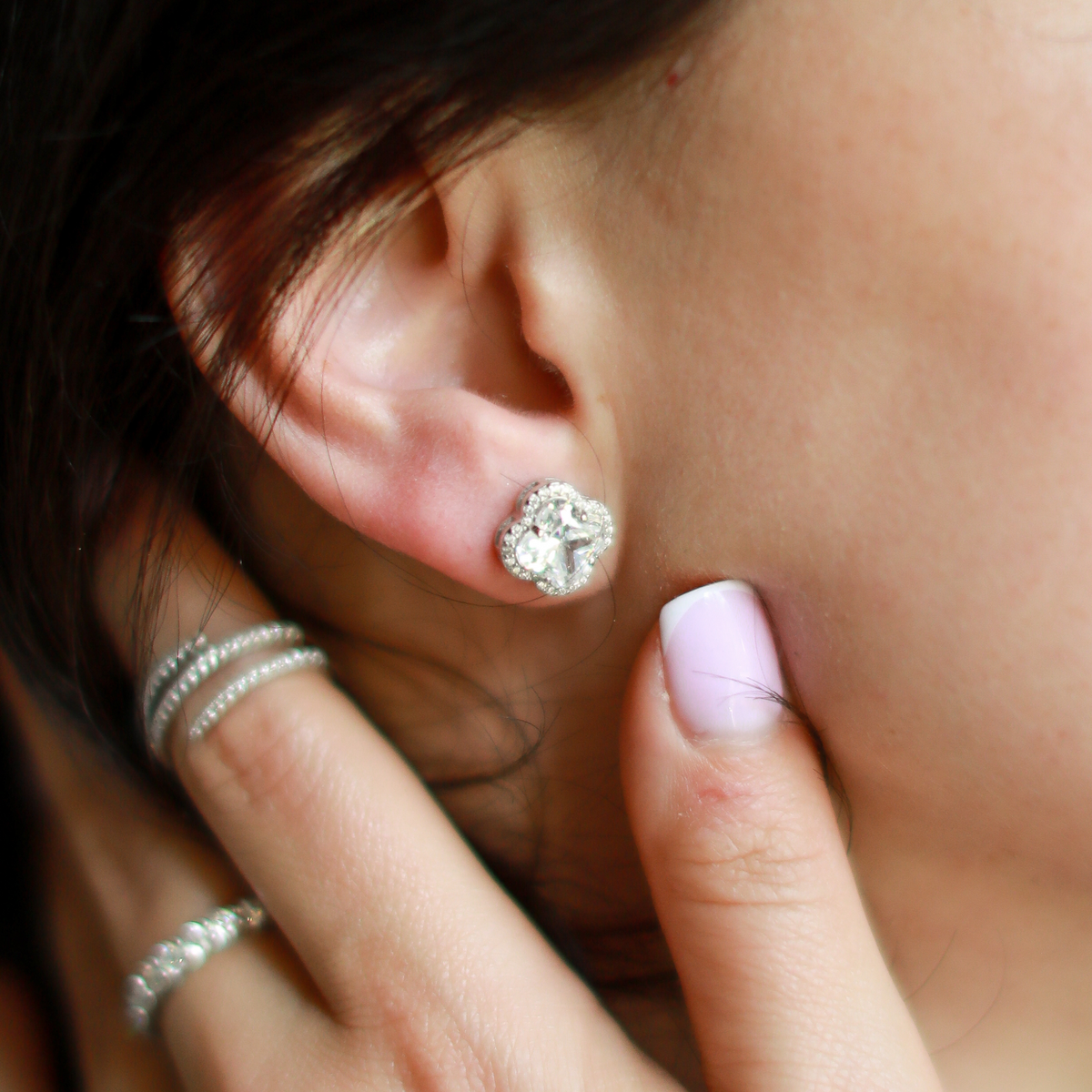 AMOR™ Glimmer Stud Earrings