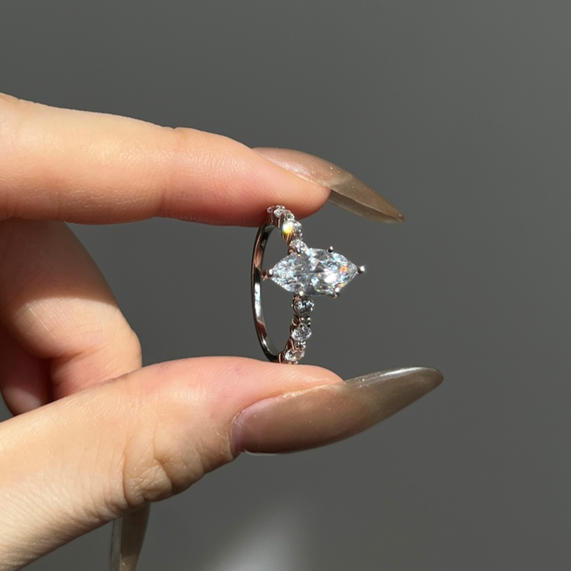 AMOR™ Crown Ring