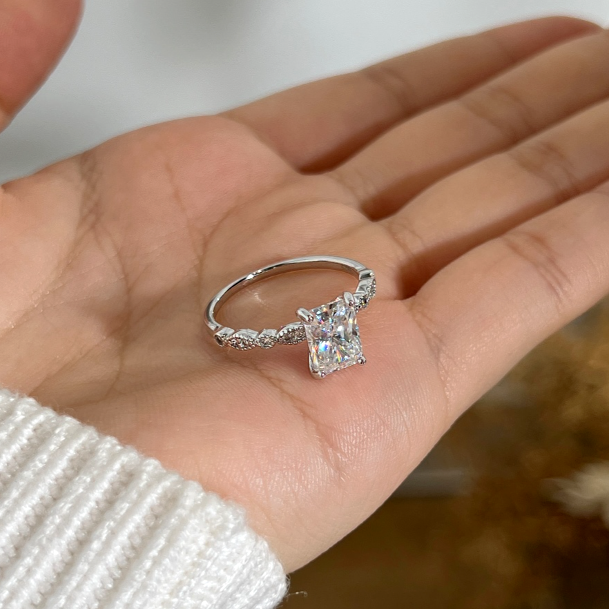 AMOR™ Succession Ring