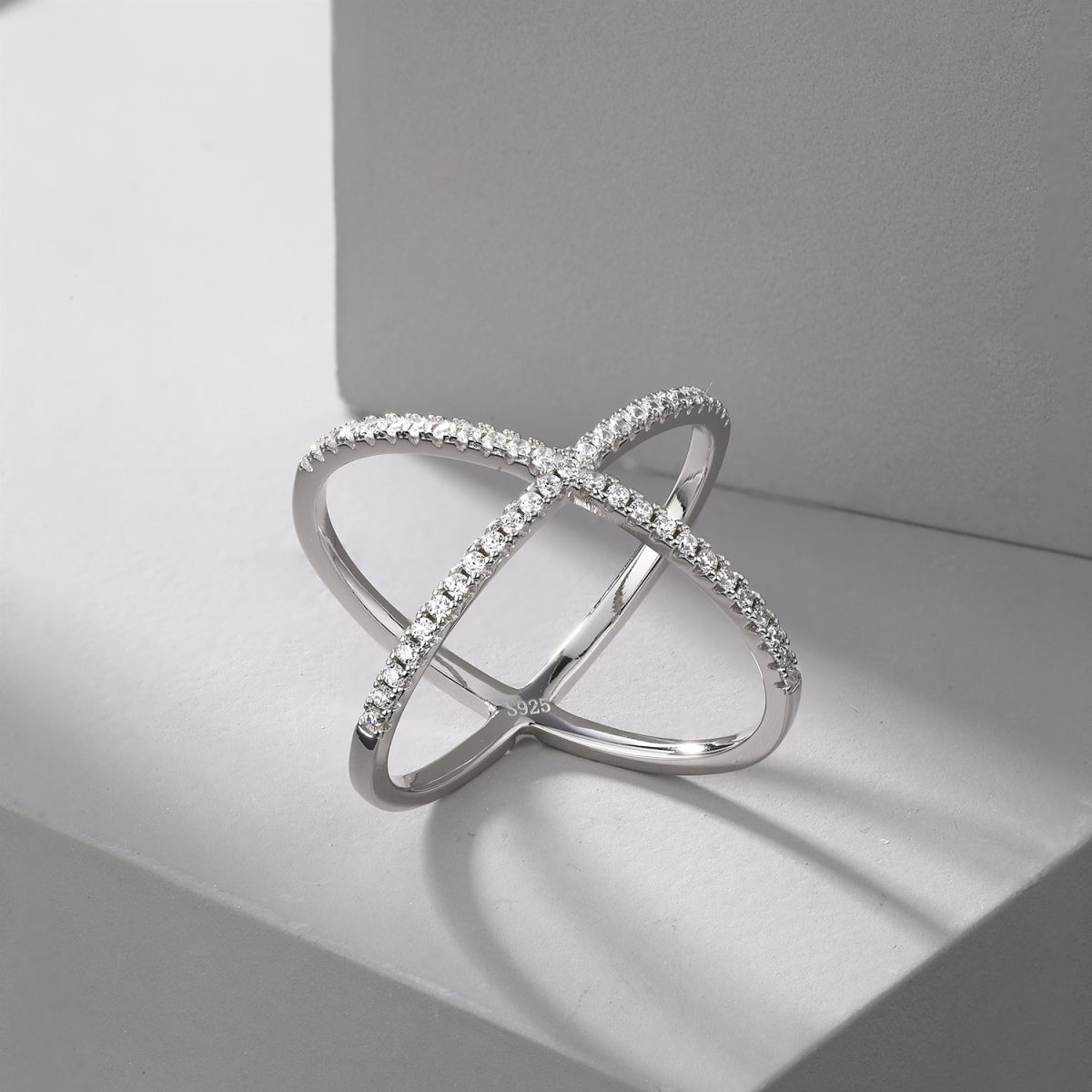 AMOR™ Orbit Ring