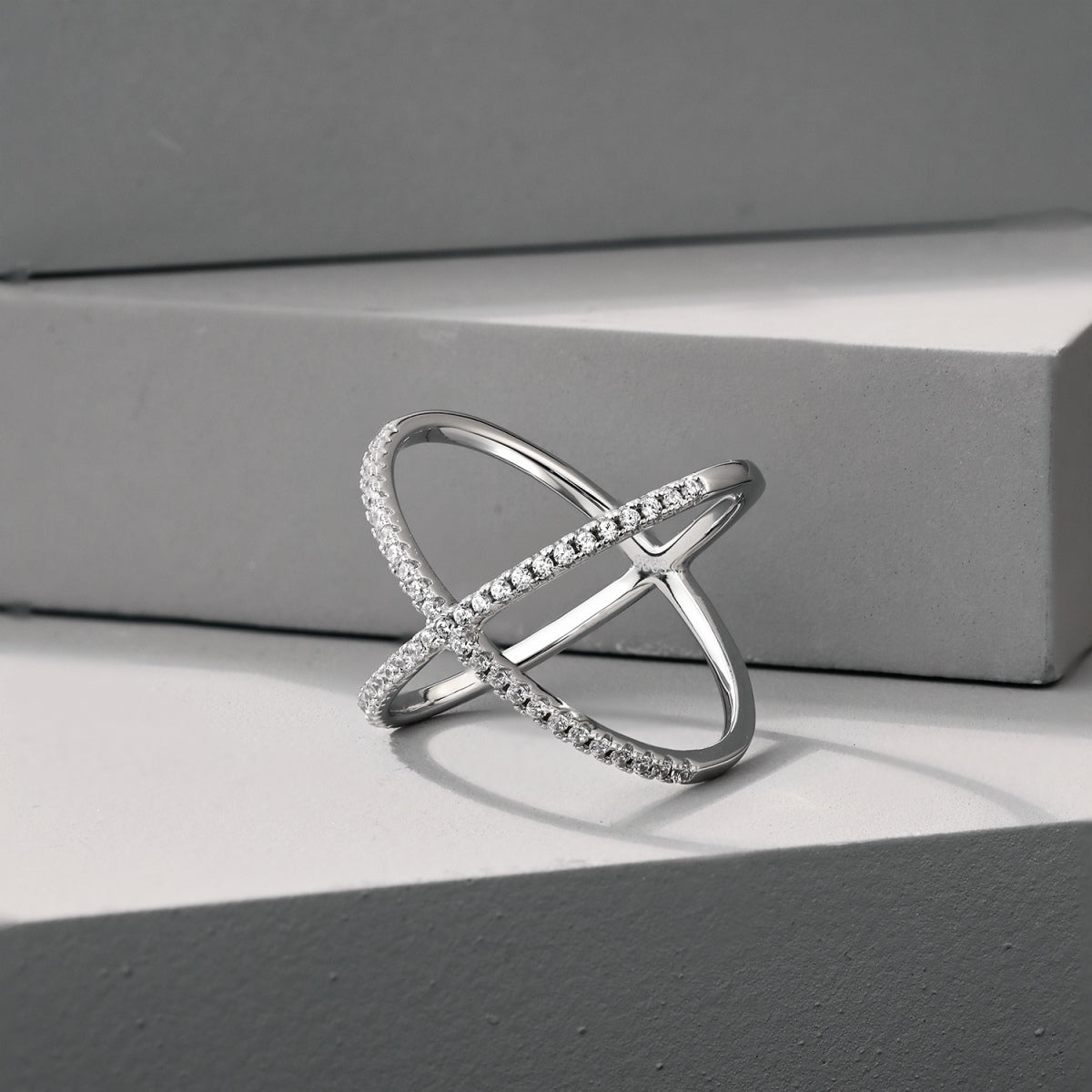 AMOR™ Orbit Ring