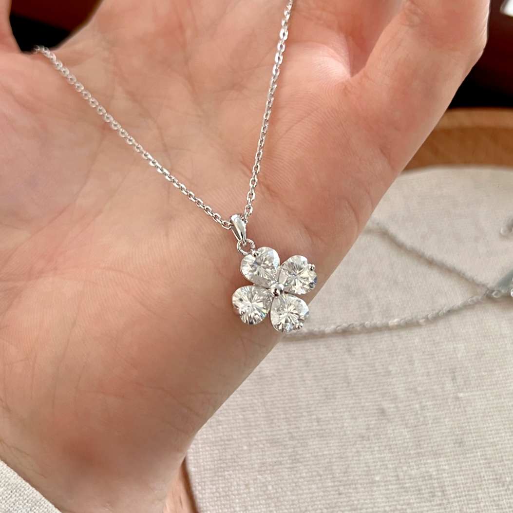 AMOR™ Quatrefoil Necklace