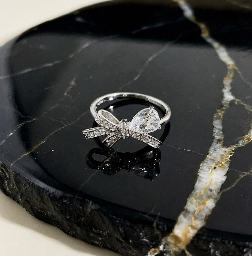 AMOR™ Cupid’s Knot Ring