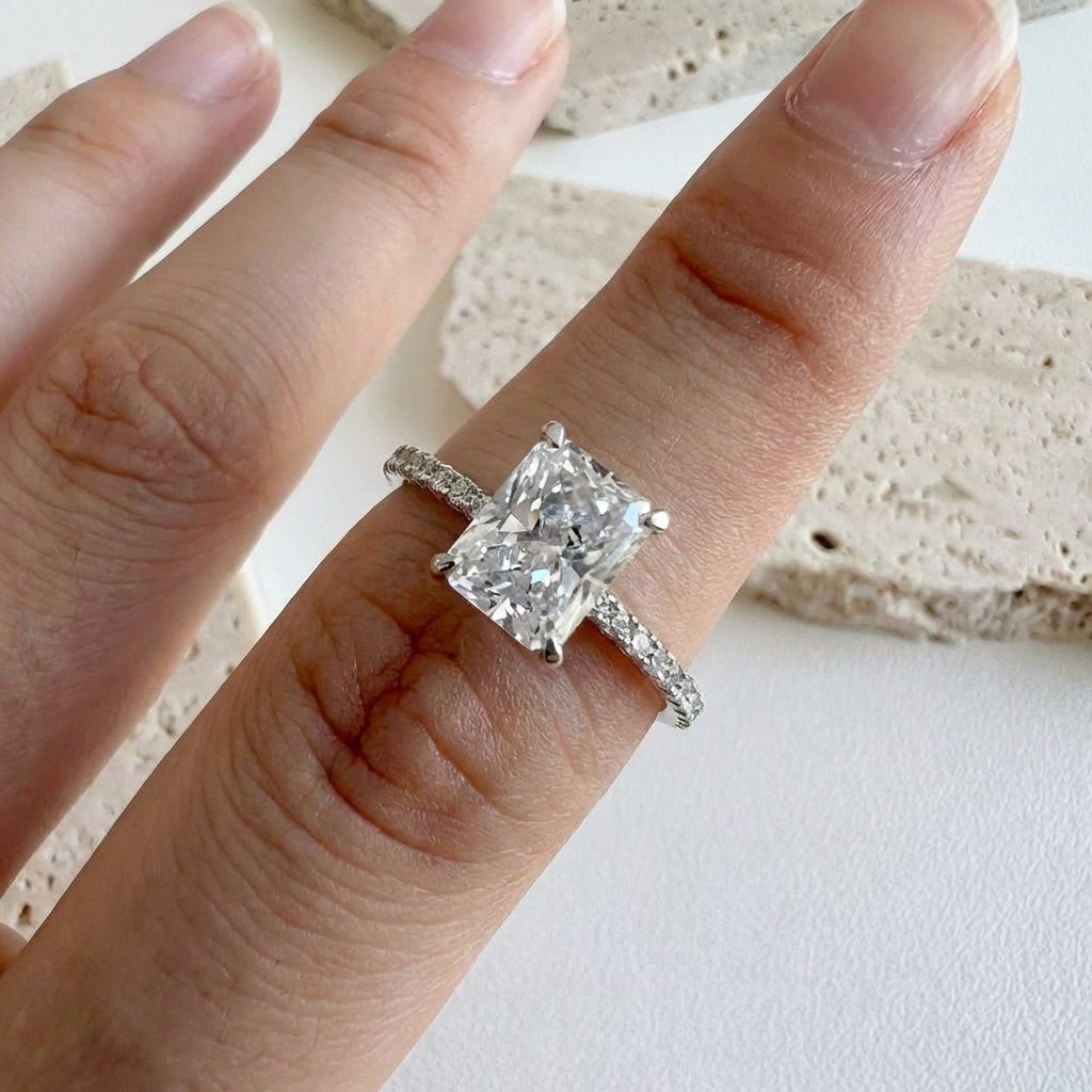 AMOR™ Dazzling Ring