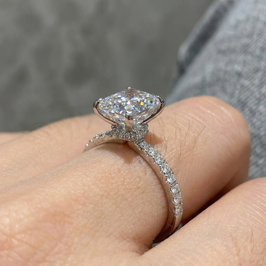 AMOR™ Dazzling Ring